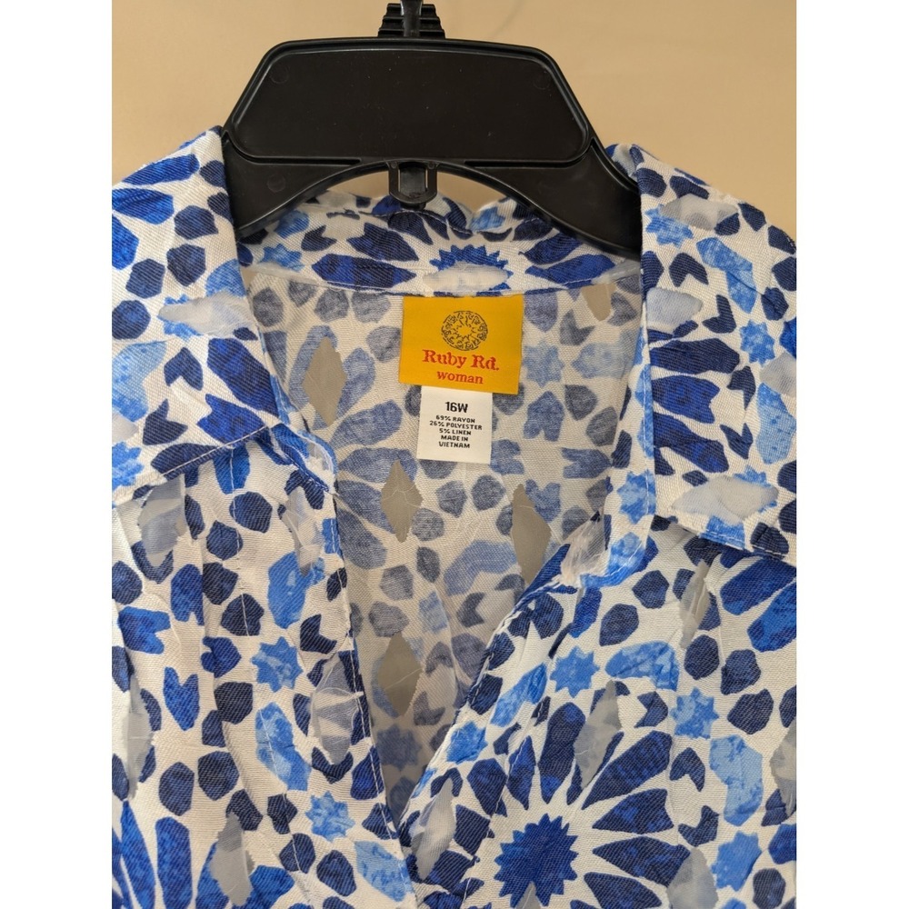 Ruby Rd. Woman 16W Blue Floral Blouse Roll Tab Sleeve Sheer Lightweight Top - Picture 3 of 5